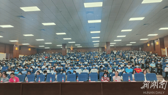a片网站
新生:倾听戍边故事 致敬戍边英雄